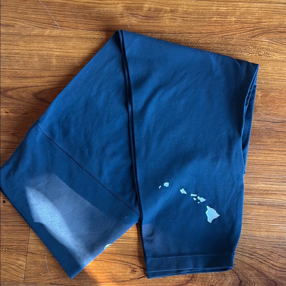Lululemon Hawaii Align leggings in navy, gently worn